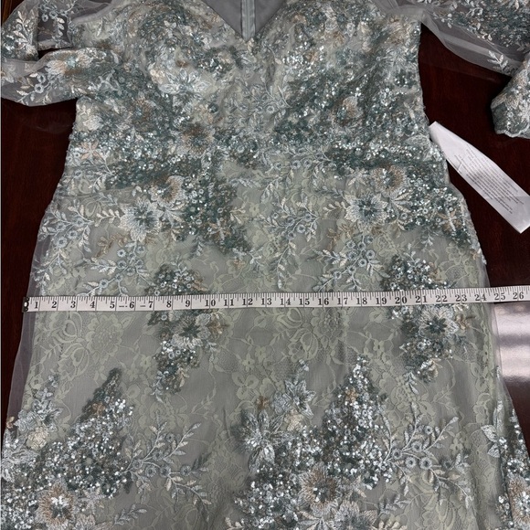 Mac Duggal Size 18 Green Embellished 67539 V-Neck Long Sleeve Formal Gown dress - Picture 13 of 13